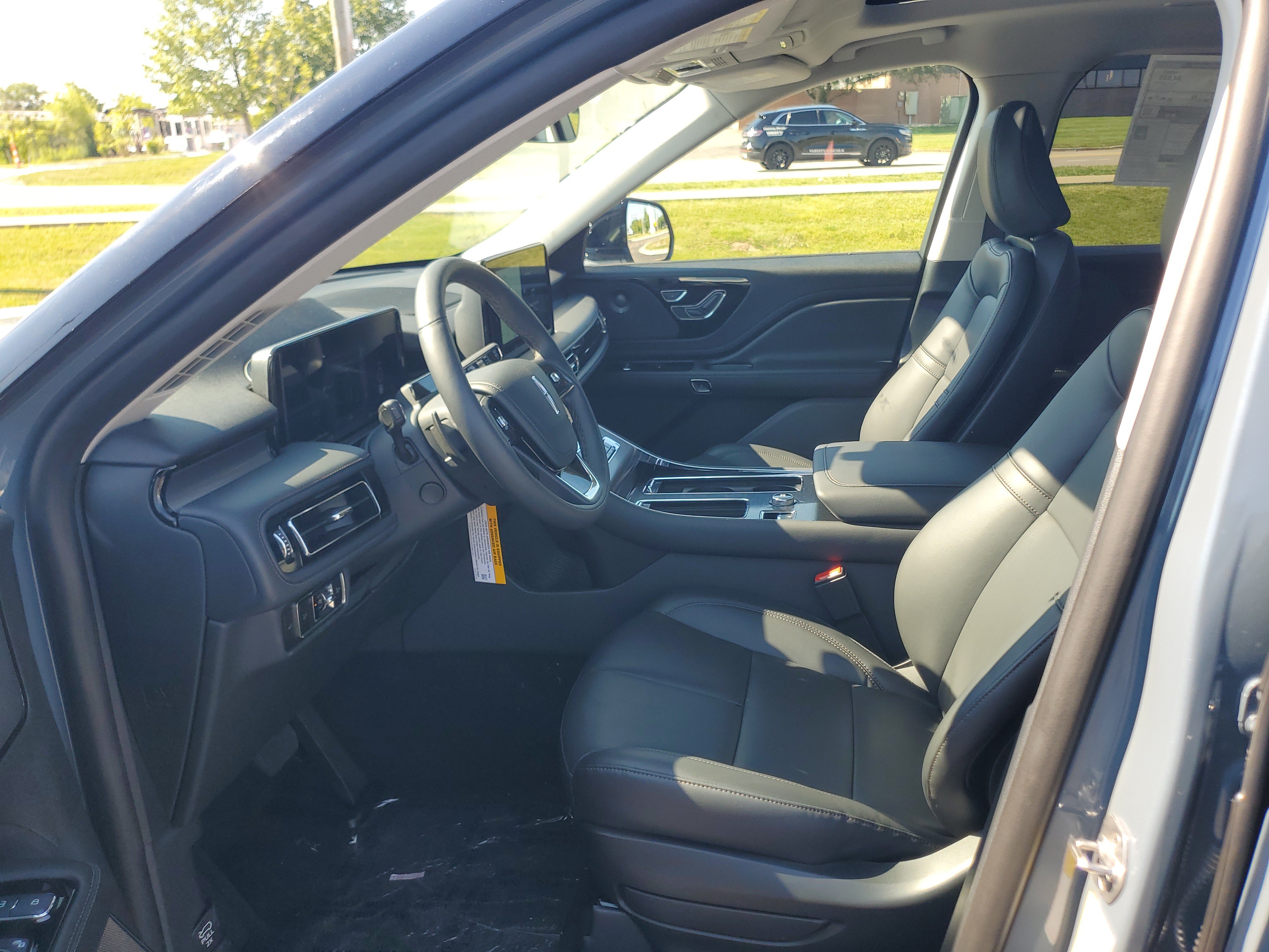New 2026 Lincoln Aviator AWD image 11