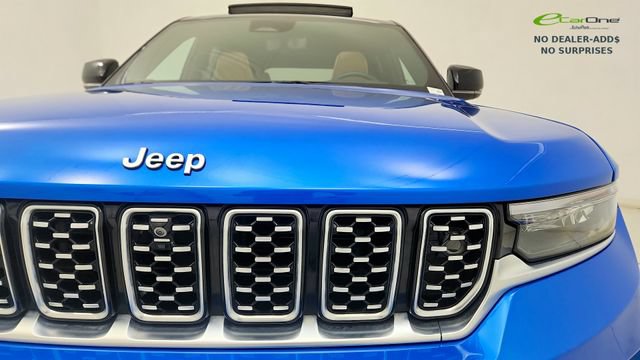 Used 2023 Jeep Grand Cherokee Summit AWD/4WD image 24