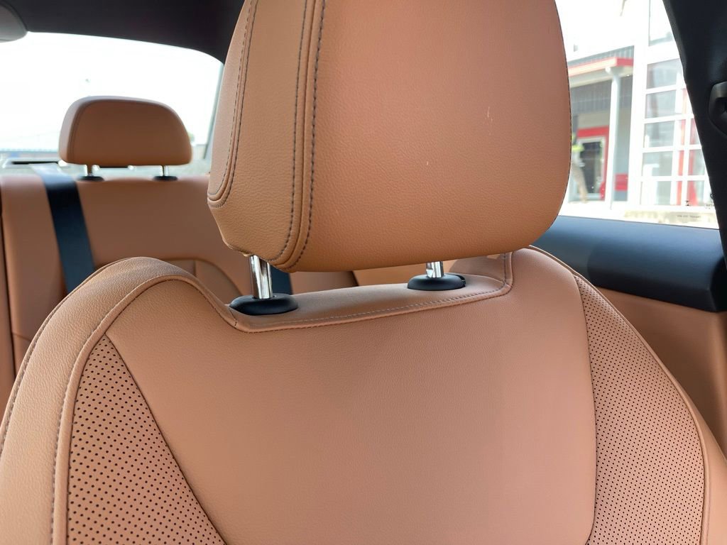 Used 2023 BMW 330i Sedan w/ Premium Package image 18