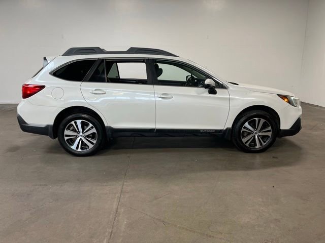 Used 2019 Subaru Outback 3.6R Limited w/ Popular Package #2 AWD/4WD image 2
