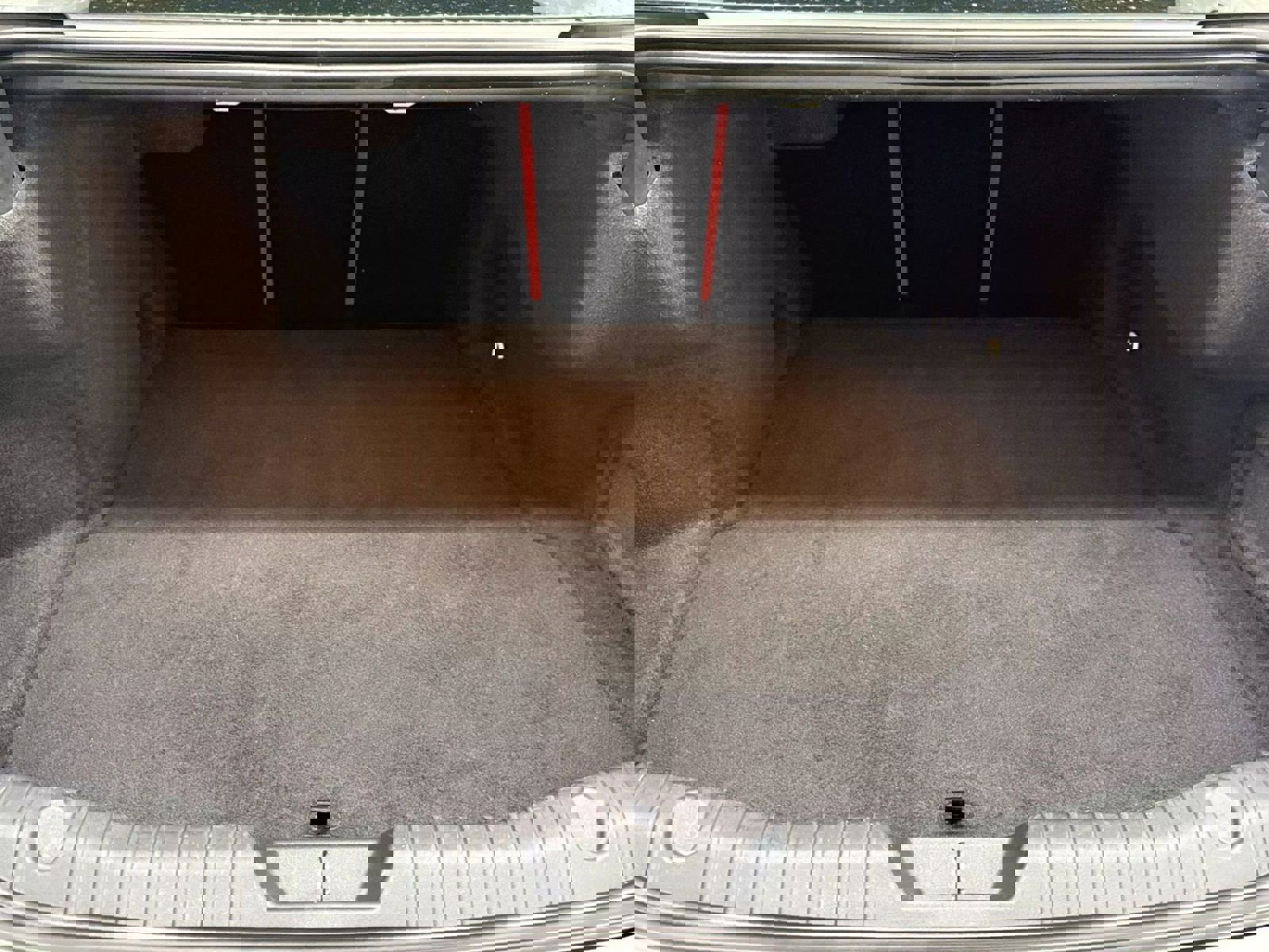 Used 2018 Jaguar XF S image 33