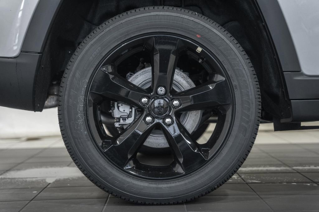 New 2025 Jeep Grand Cherokee Altitude image 16