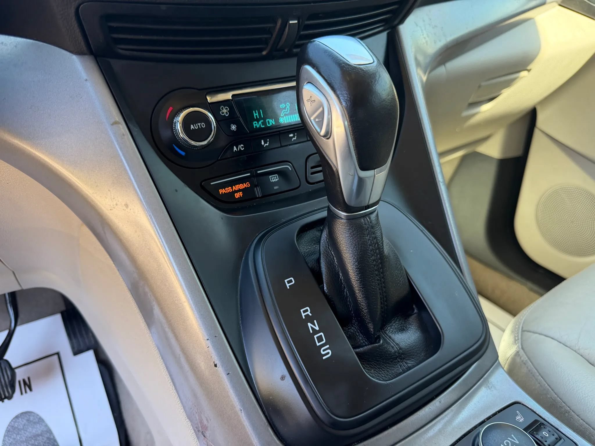 Used 2016 Ford Escape SE w/ SE Leather Comfort Package FWD image 32