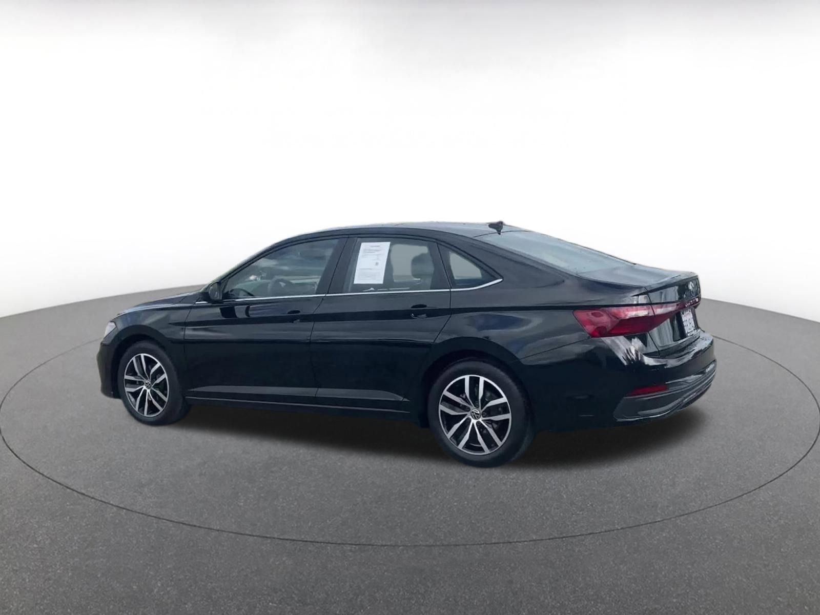 Used 2025 Volkswagen Jetta SE image 10