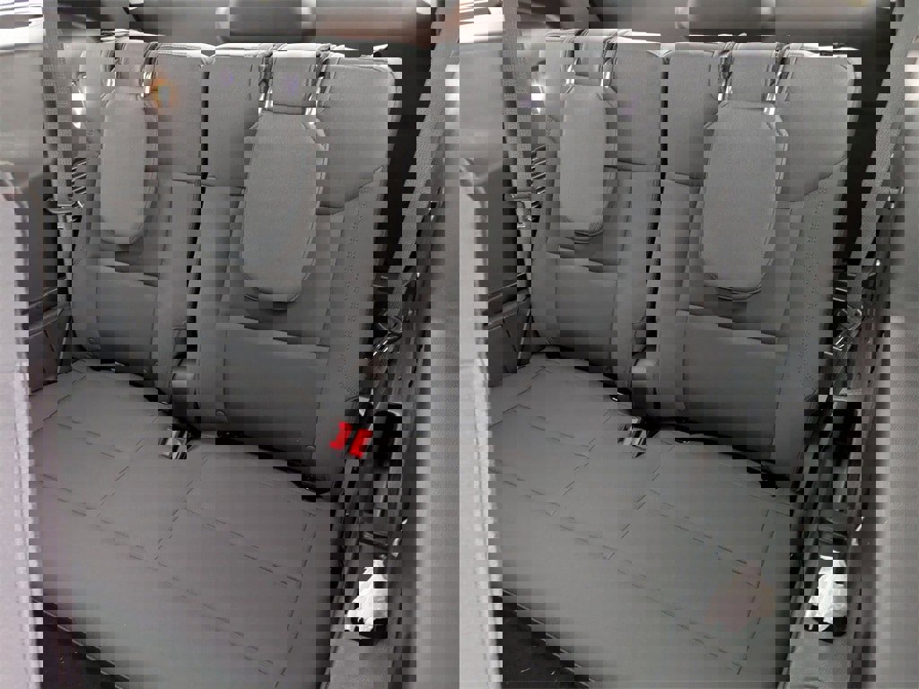 New 2025 Ford Explorer Active image 19