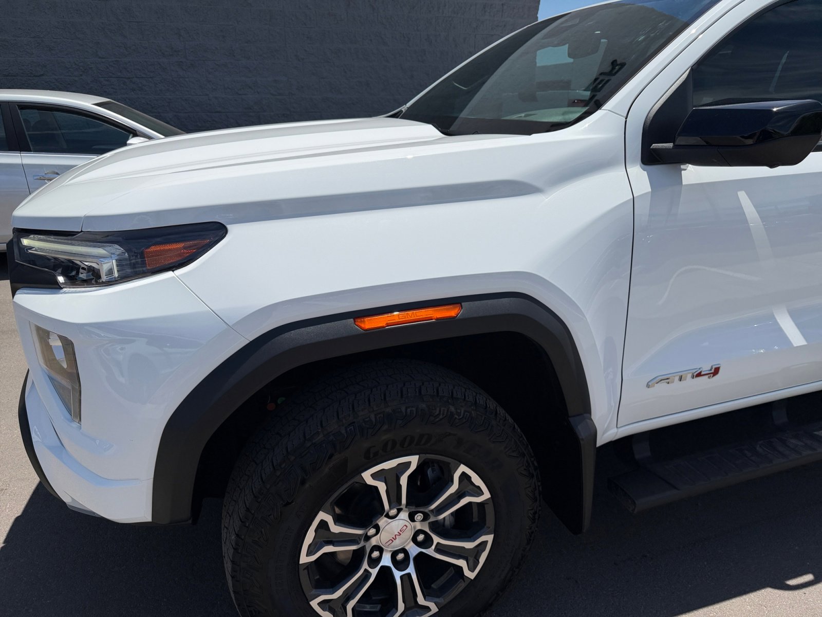 Used 2024 GMC Canyon AT4 w/ Technology Package AWD/4WD image 10