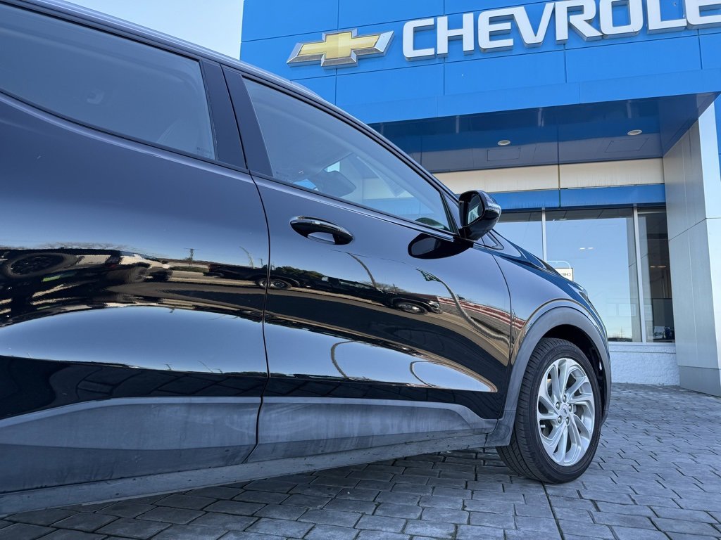 Used 2023 Chevrolet Bolt EUV LT image 9