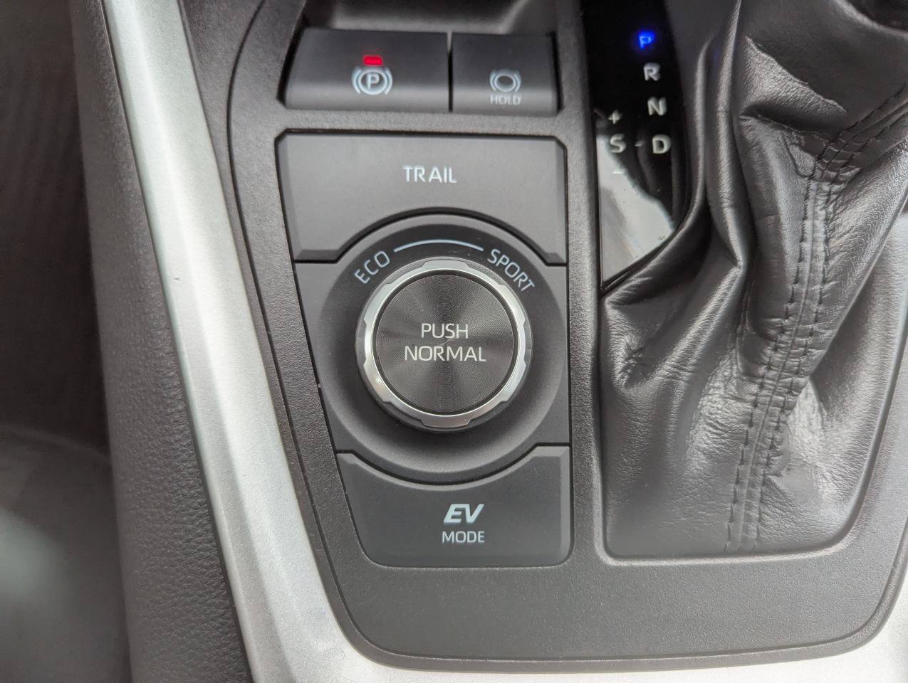 Used 2024 Toyota RAV4 XLE AWD/4WD image 26