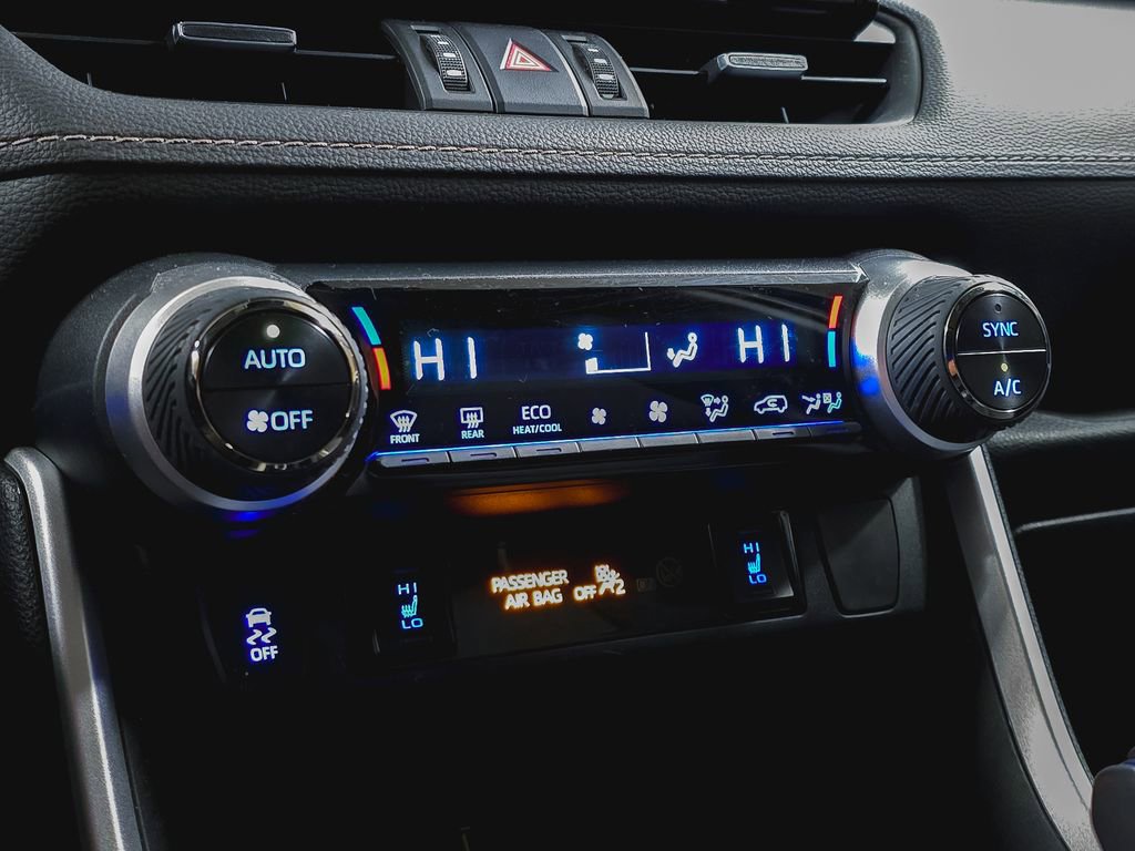 Used 2022 Toyota RAV4 XLE Premium image 31