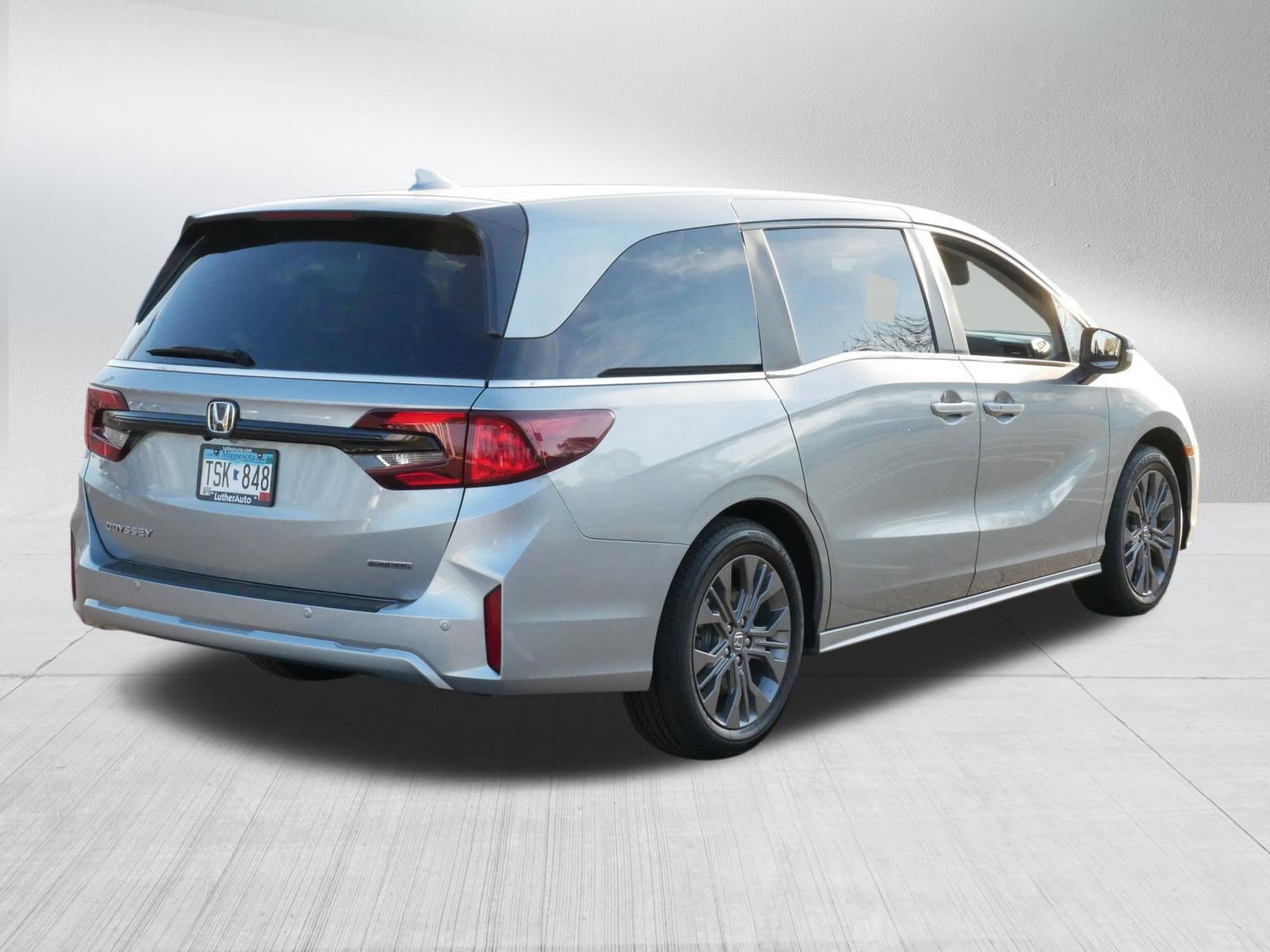 Used 2026 Honda Odyssey Touring image 7