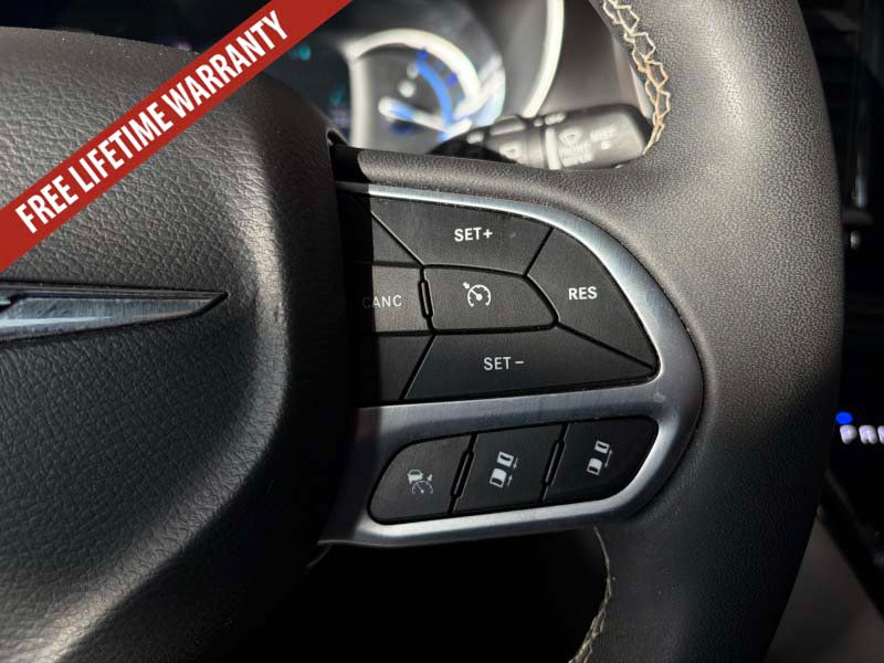 Used 2024 Chrysler Pacifica Limited FWD image 38