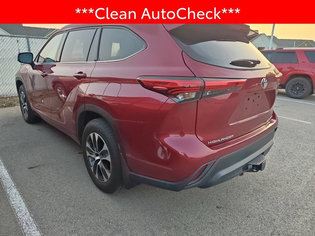 Used 2022 Toyota Highlander XLE AWD/4WD image 4