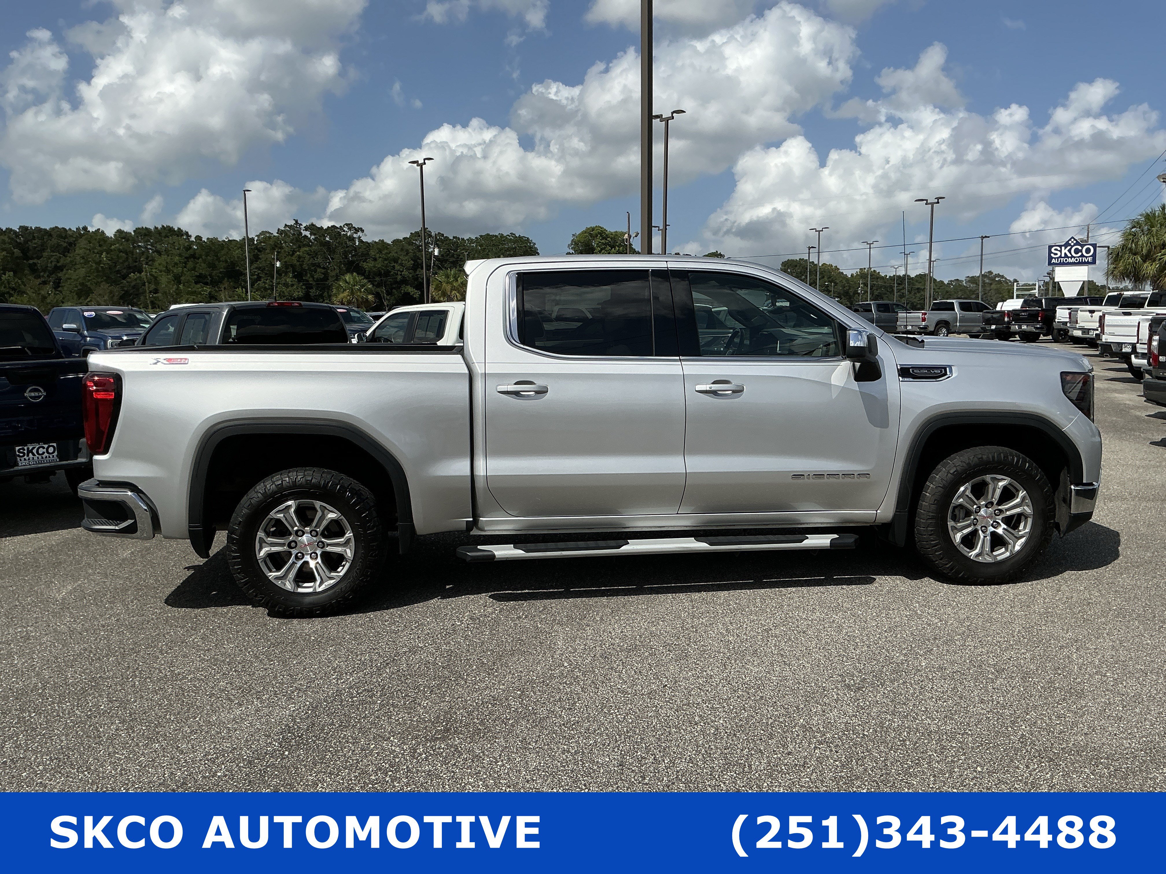 Used 2022 GMC Sierra 1500 SLE w/ X31 Off-Road Package AWD/4WD image 6