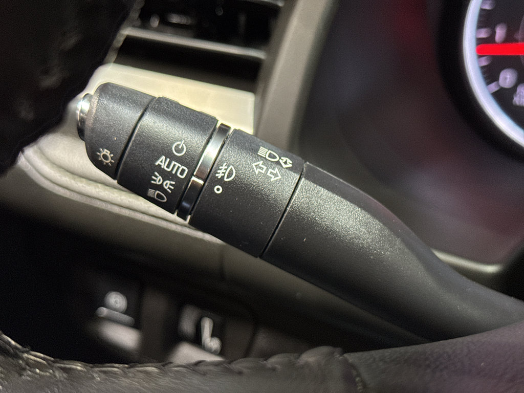 Used 2018 GMC Acadia SLT image 25