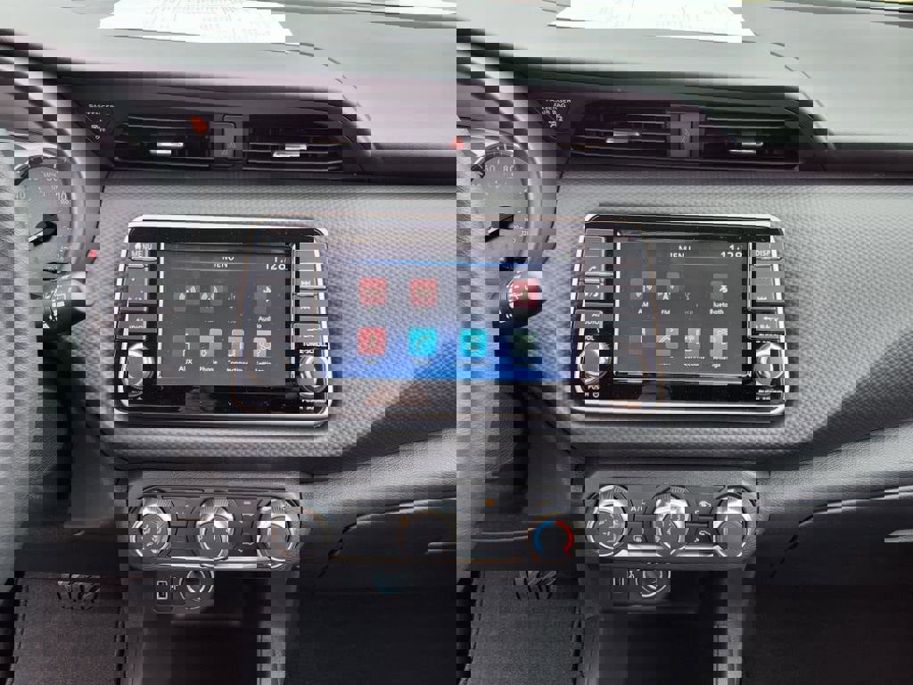 Used 2025 Nissan Kicks Play S image 8