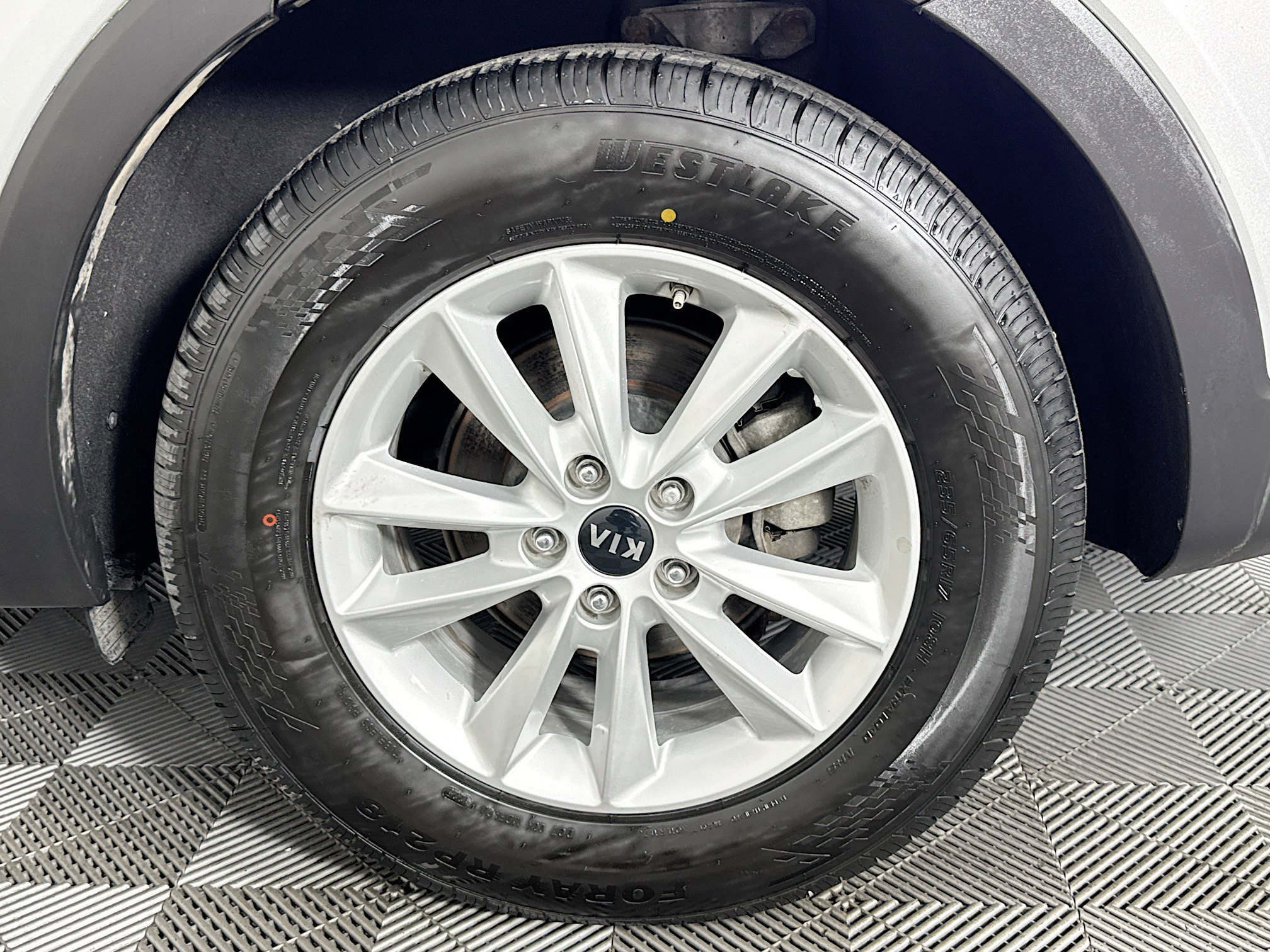 Used 2020 Kia Sorento LX image 31