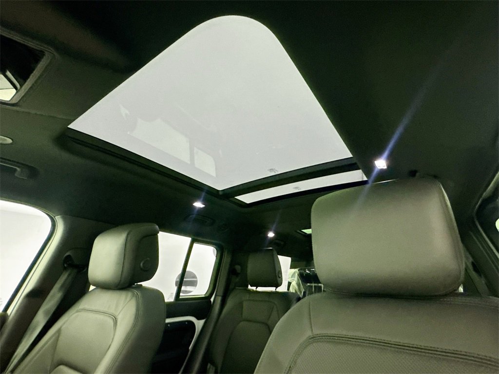 New 2026 Land Rover Defender 130 X-Dynamic SE image 21