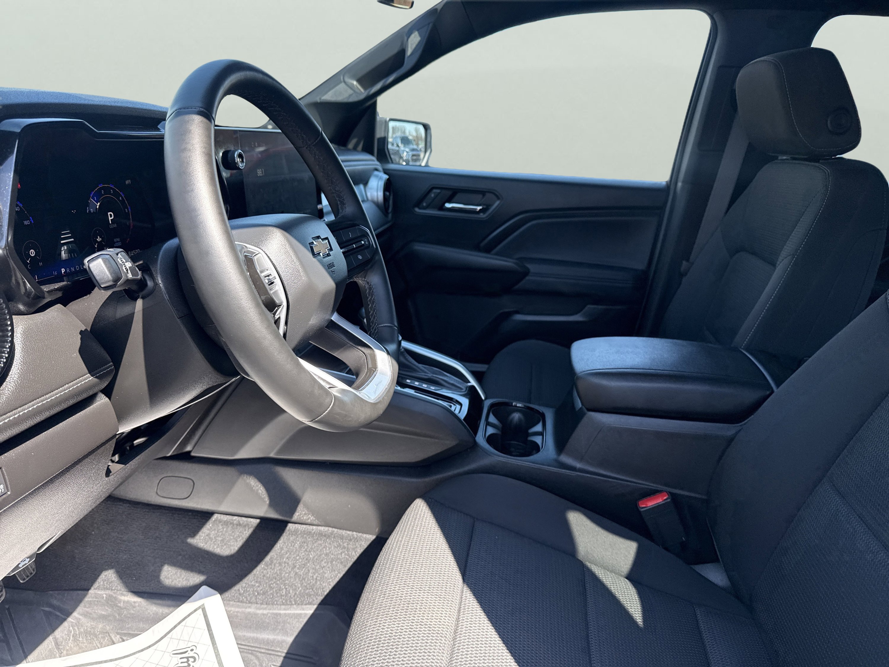 Used 2024 Chevrolet Colorado LT AWD/4WD image 16