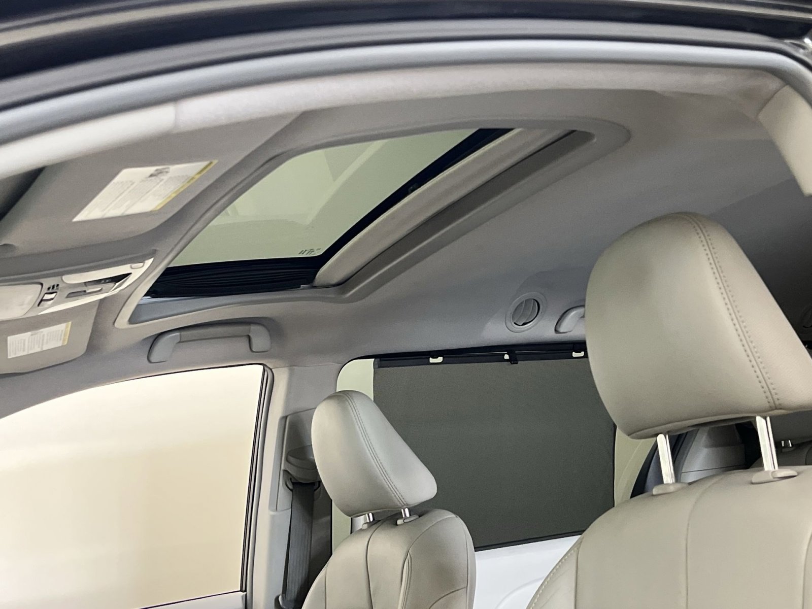 Used 2013 Toyota Sienna XLE image 22