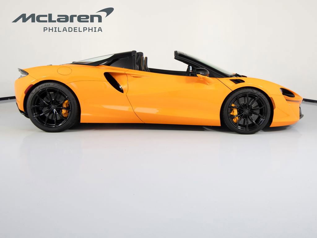 Used 2025 McLaren Artura Spider image 5