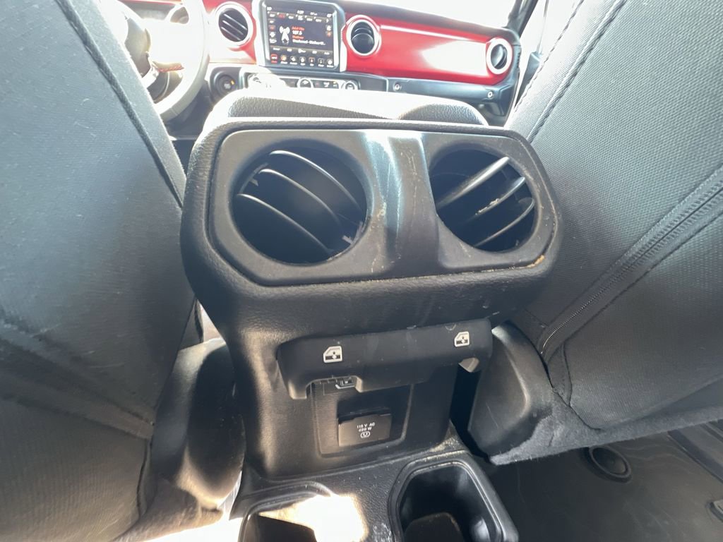 Used 2023 Jeep Gladiator Rubicon w/ Cold Weather Group image 32