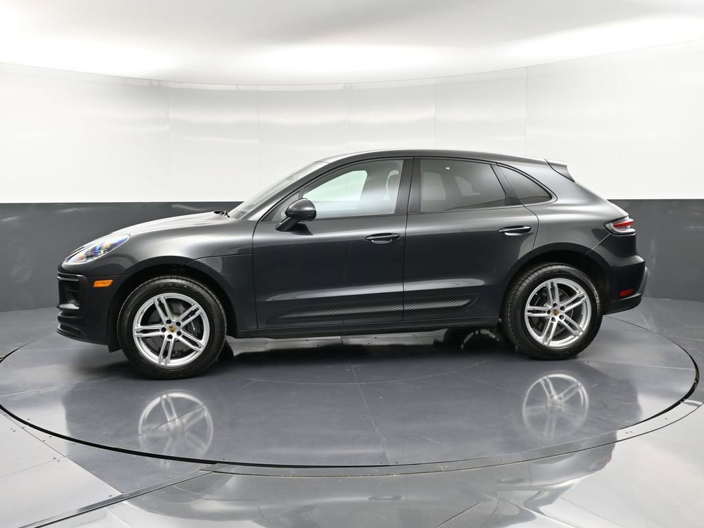 Certified 2025 Porsche Macan image 2