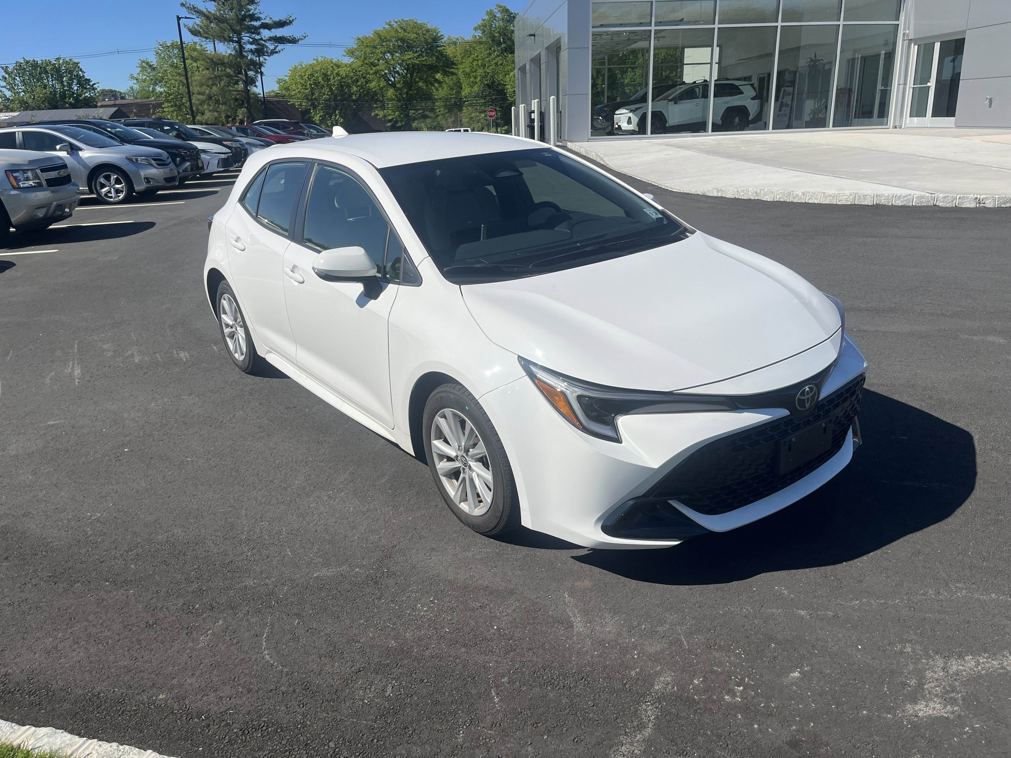 Used 2023 Toyota Corolla SE FWD image 2