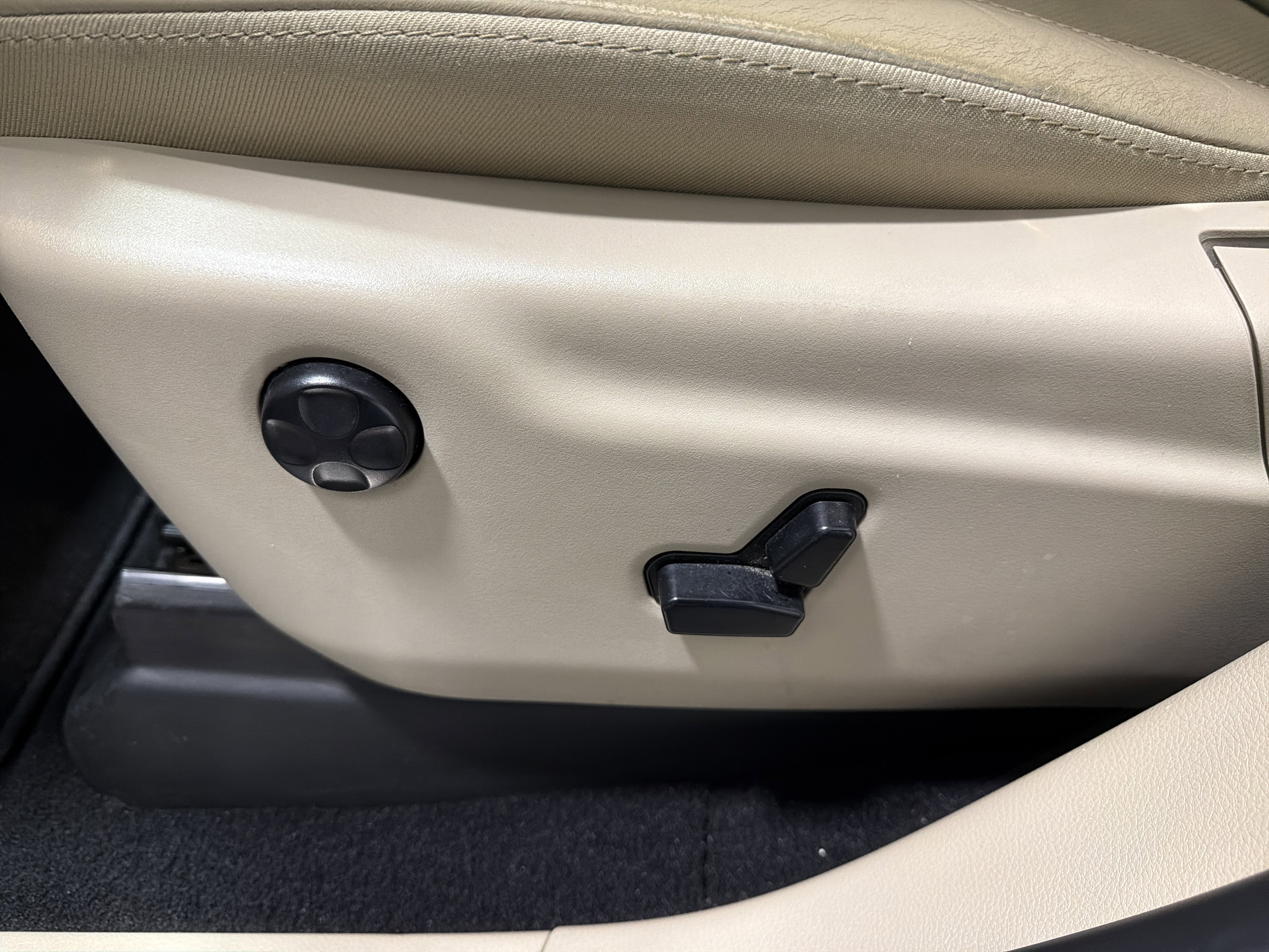 Used 2020 Jeep Grand Cherokee Limited w/ Luxury Group II image 17