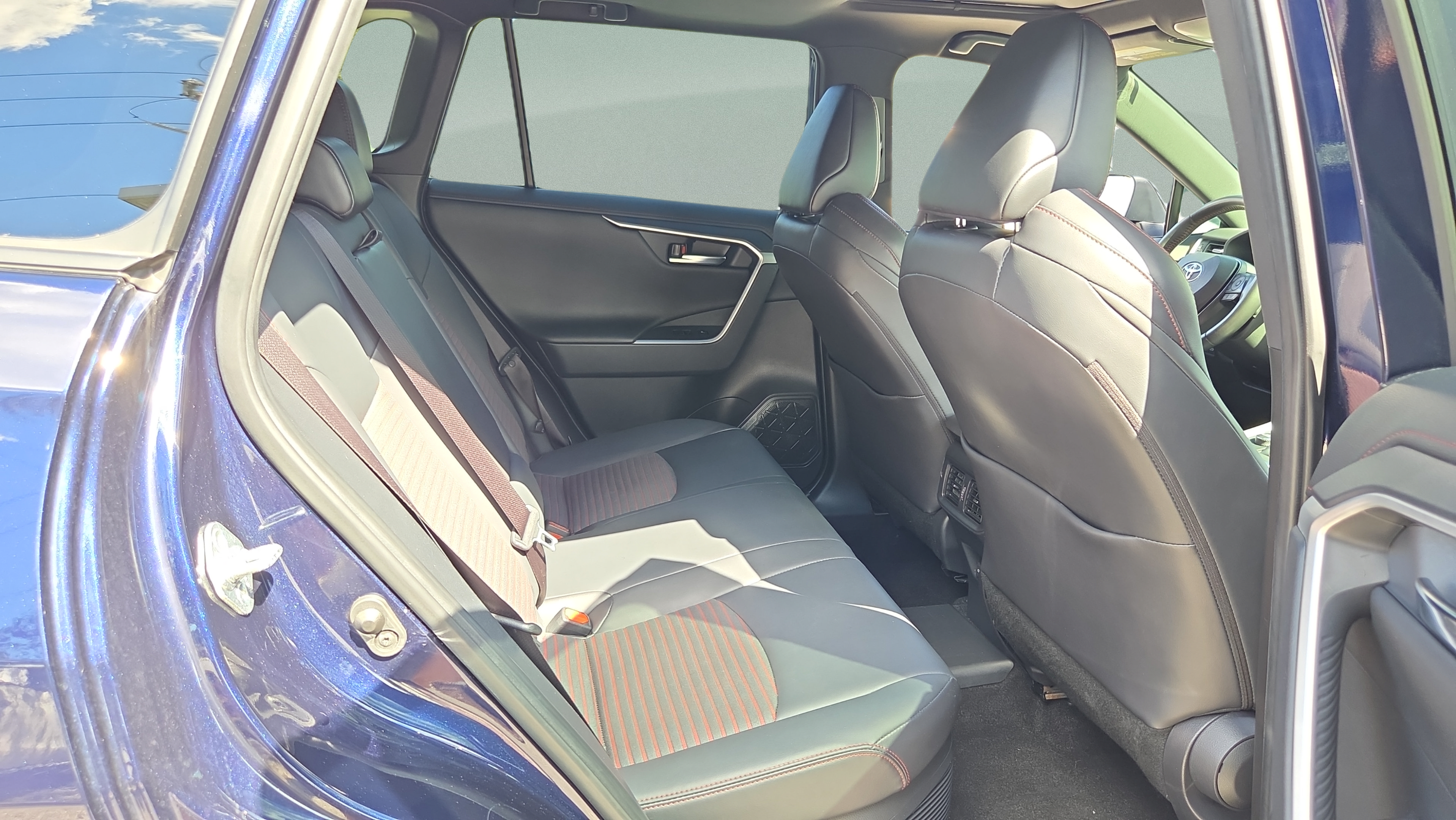 Used 2022 Toyota RAV4 XSE w/ Weather Package AWD/4WD image 18