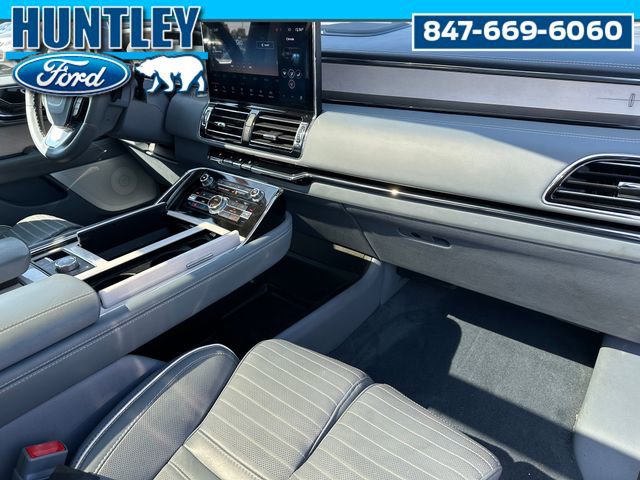 Used 2022 Lincoln Navigator Black Label image 10