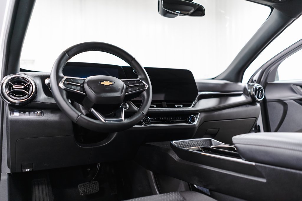 Used 2025 Chevrolet Equinox LT image 28