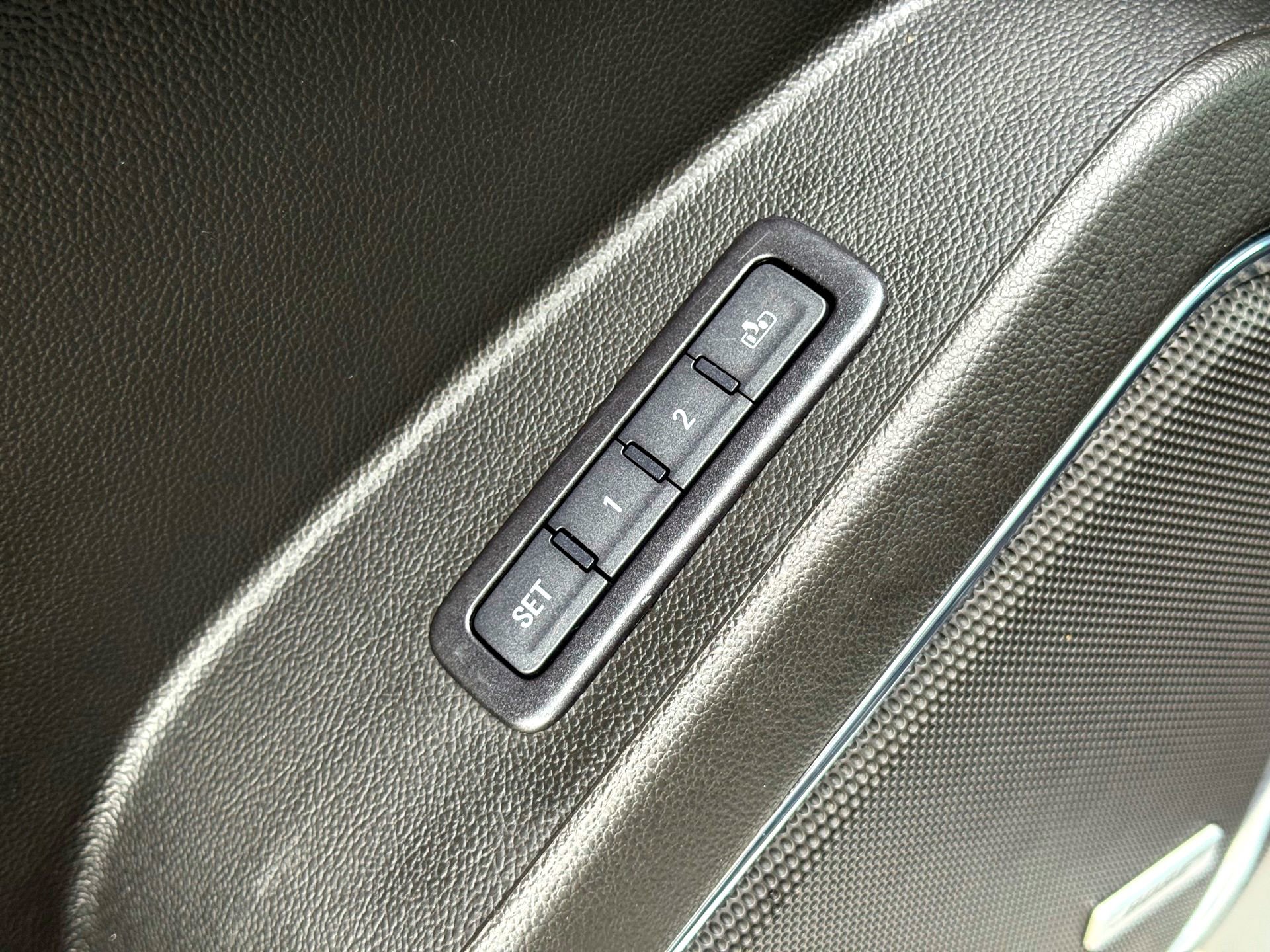 Used 2018 Chevrolet Suburban LT image 17