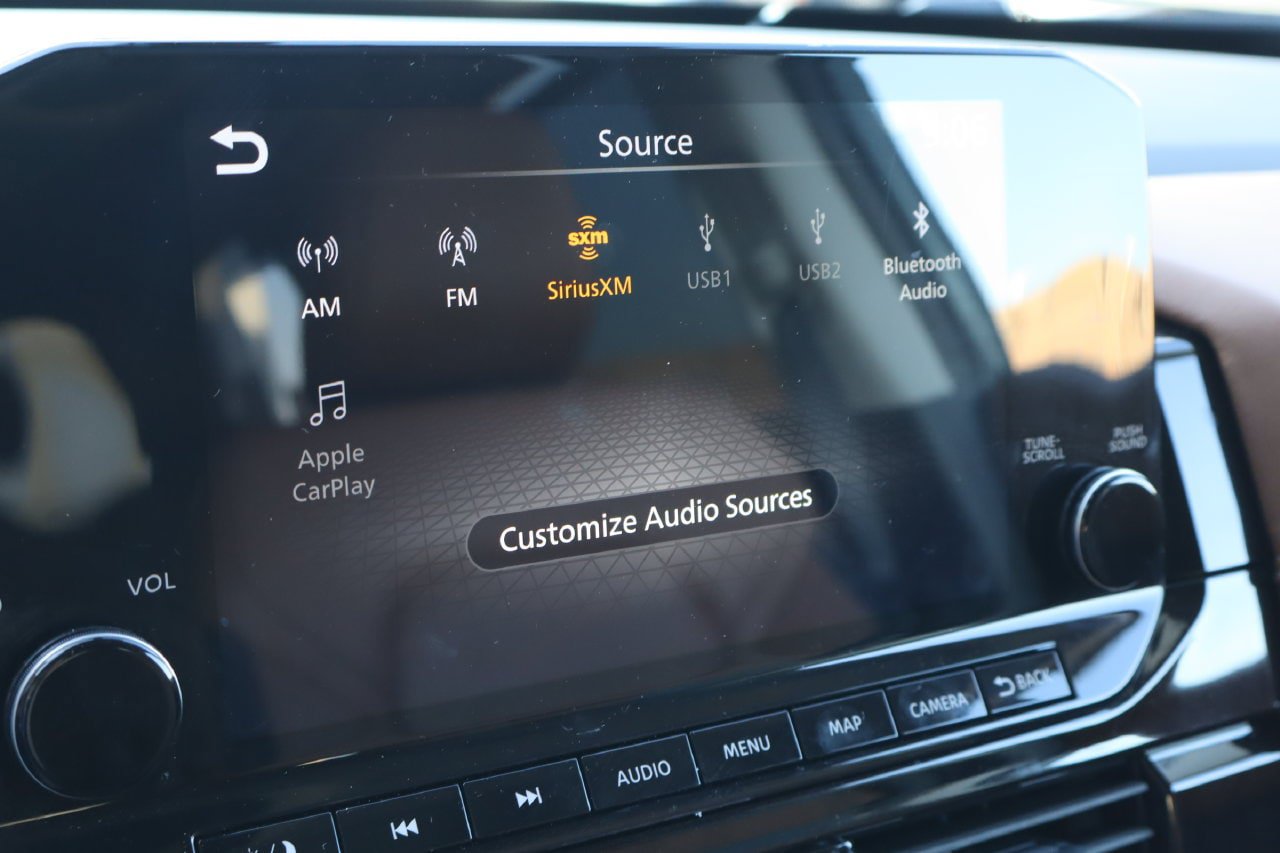 Used 2025 Nissan Pathfinder Platinum w/ Black Appearance Package FWD image 10