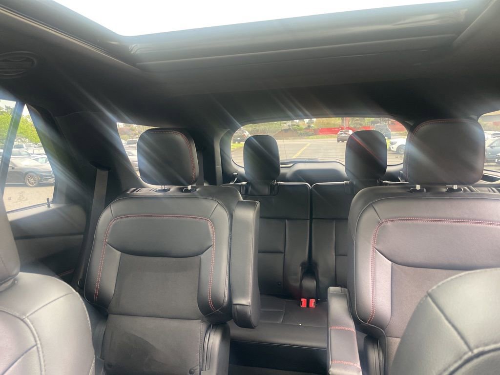 Used 2023 Ford Explorer ST-Line w/ Class IV Trailer Tow Package image 11