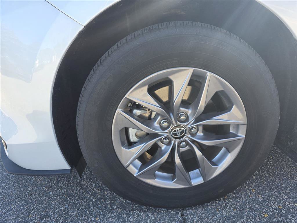 Used 2025 Toyota Sienna XLE w/ XLE Plus Package image 5