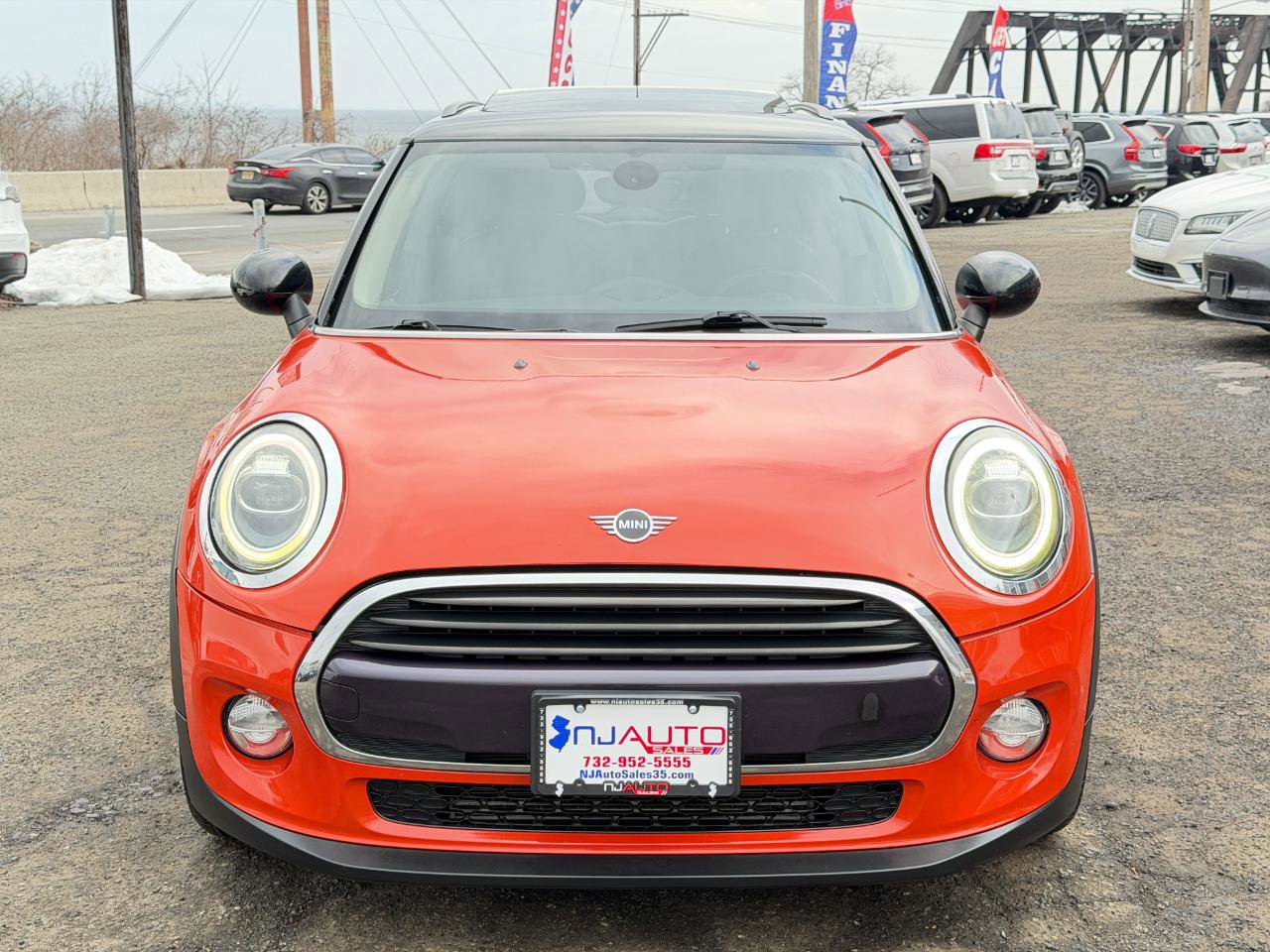 Used 2019 MINI Cooper 2-Door Hardtop w/ Storage Package image 10