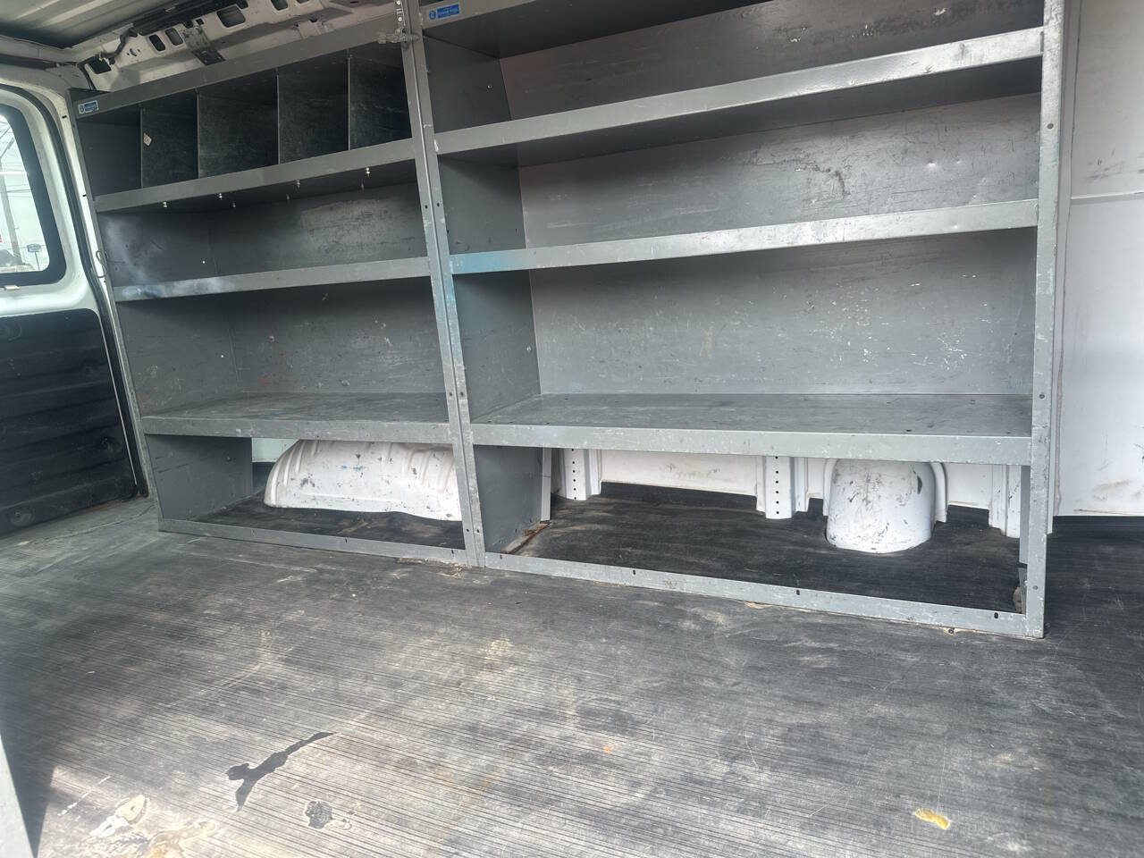 Used 2005 Chevrolet Express 2500 RWD image 18