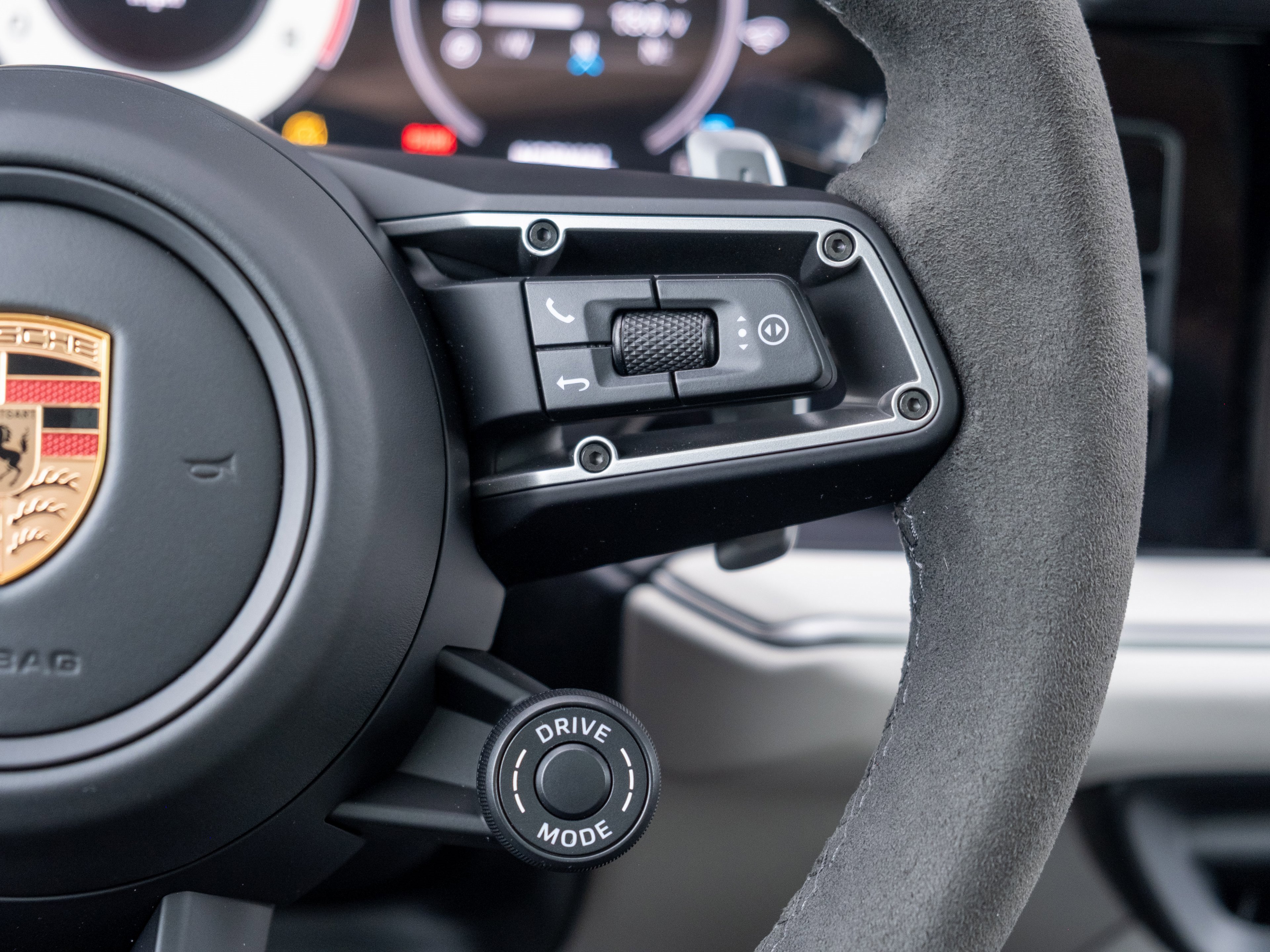 New 2025 Porsche Cayenne GTS image 28