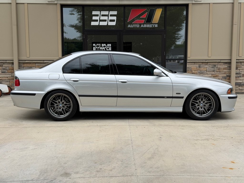 Used 2002 BMW M5 RWD image 2
