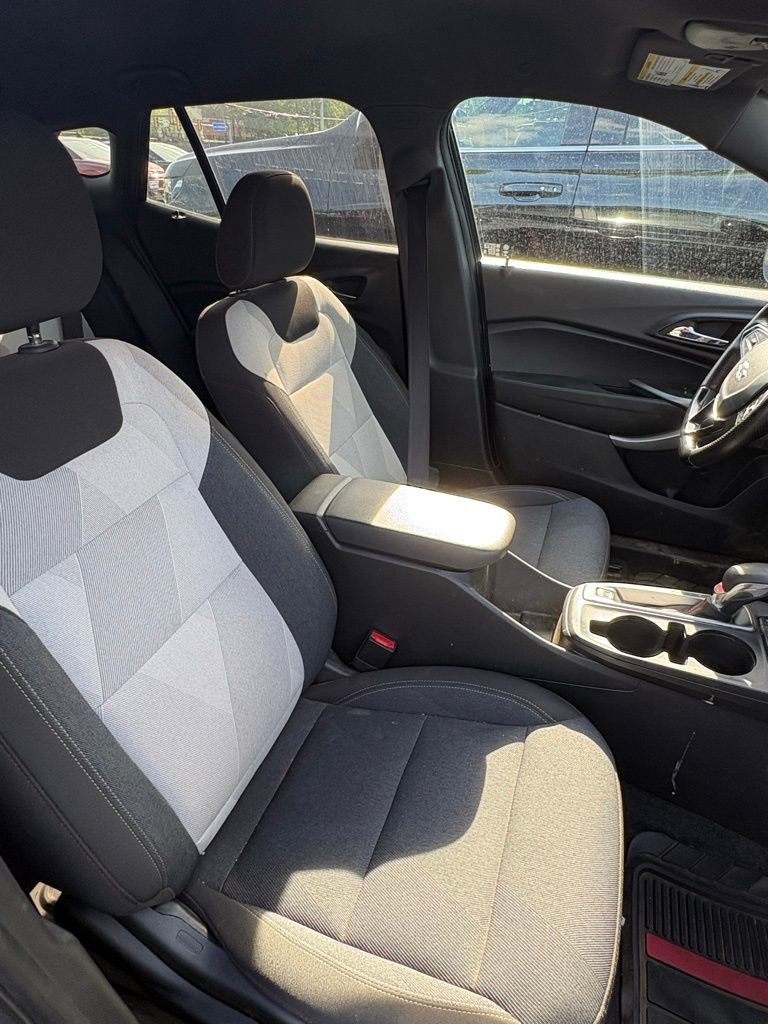 Used 2024 Chevrolet Trax RS FWD image 12