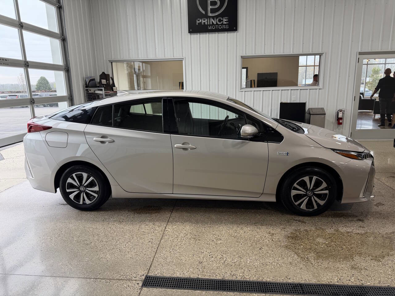 Used 2017 Toyota Prius Prime Plus image 4
