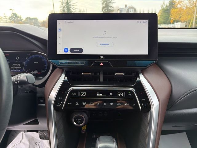 Used 2024 Toyota Venza Limited image 17