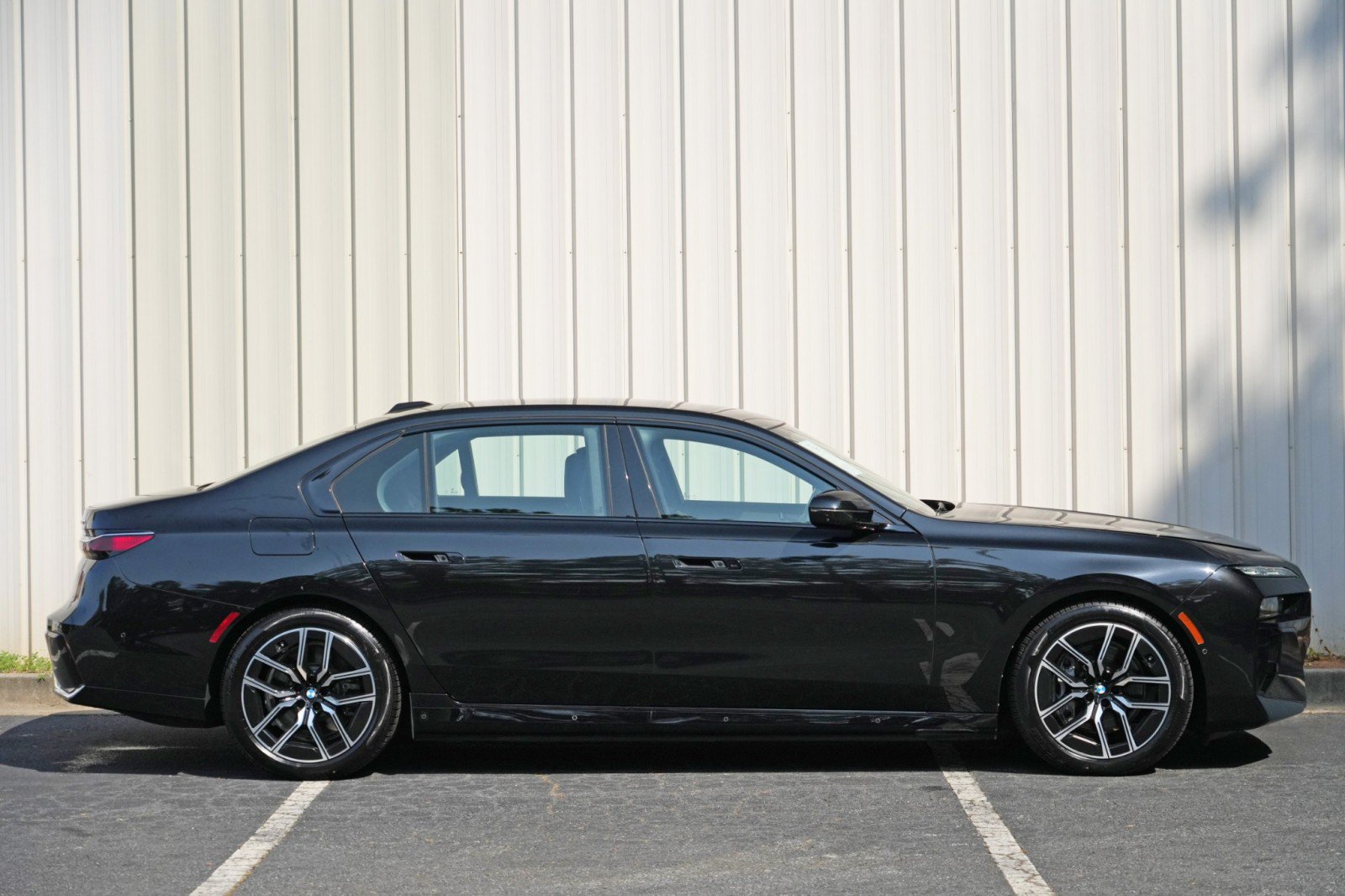 Used 2023 BMW i7 xDrive60 w/ Executive Package 2 AWD/4WD image 74