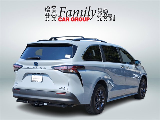 Used 2024 Toyota Sienna XLE Woodland Edition image 4