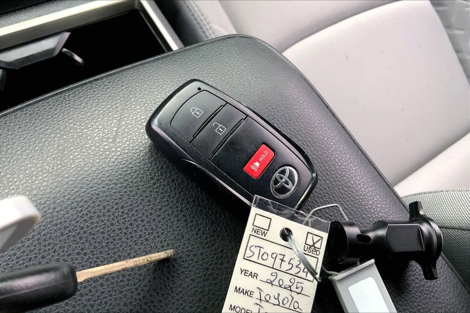 Used 2025 Toyota Tacoma SR5 AWD/4WD image 14