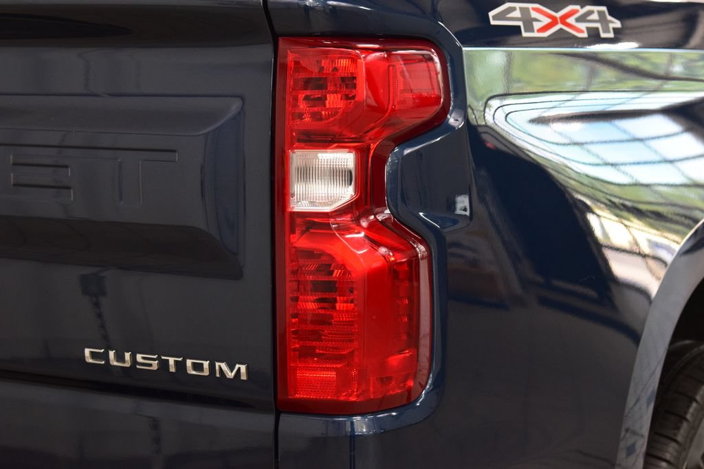 Used 2023 Chevrolet Silverado 1500 Custom AWD/4WD image 18