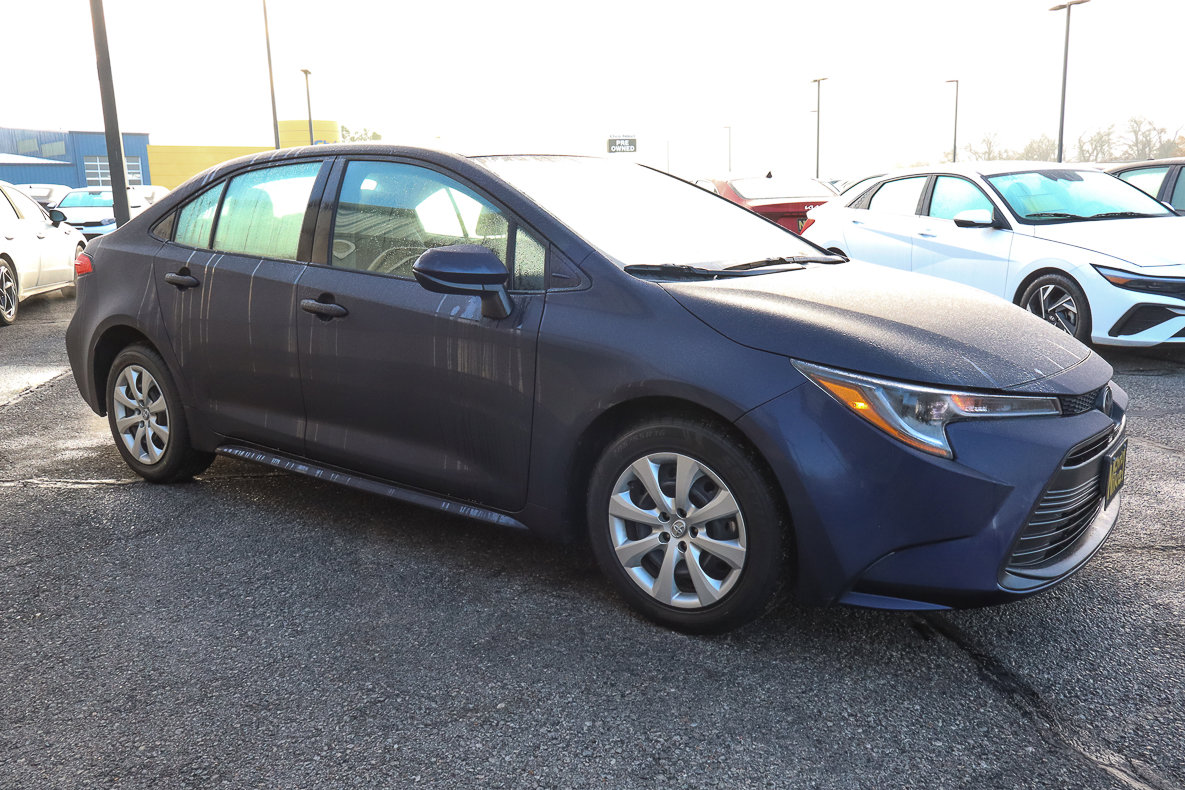 Used 2024 Toyota Corolla LE image 3