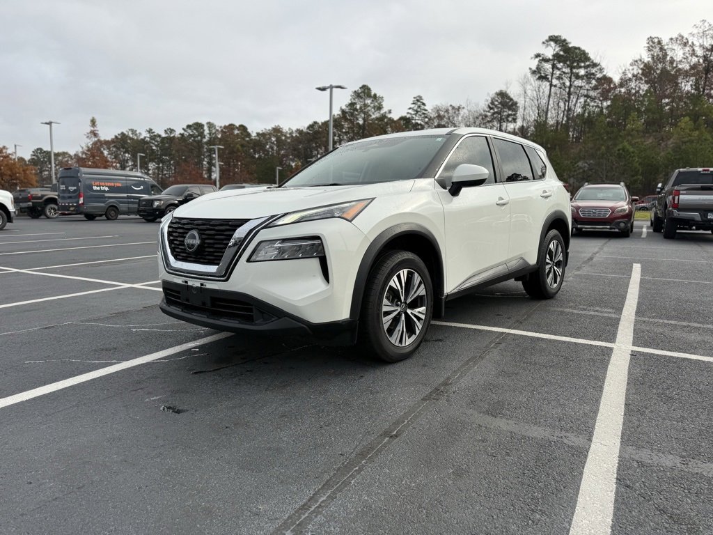 Used 2023 Nissan Rogue SV image 3