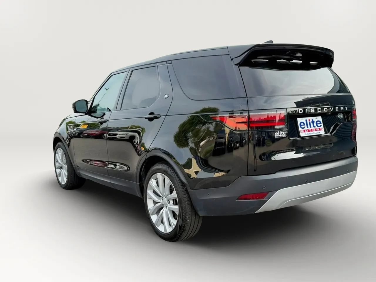 Used 2023 Land Rover Discovery S AWD/4WD image 5