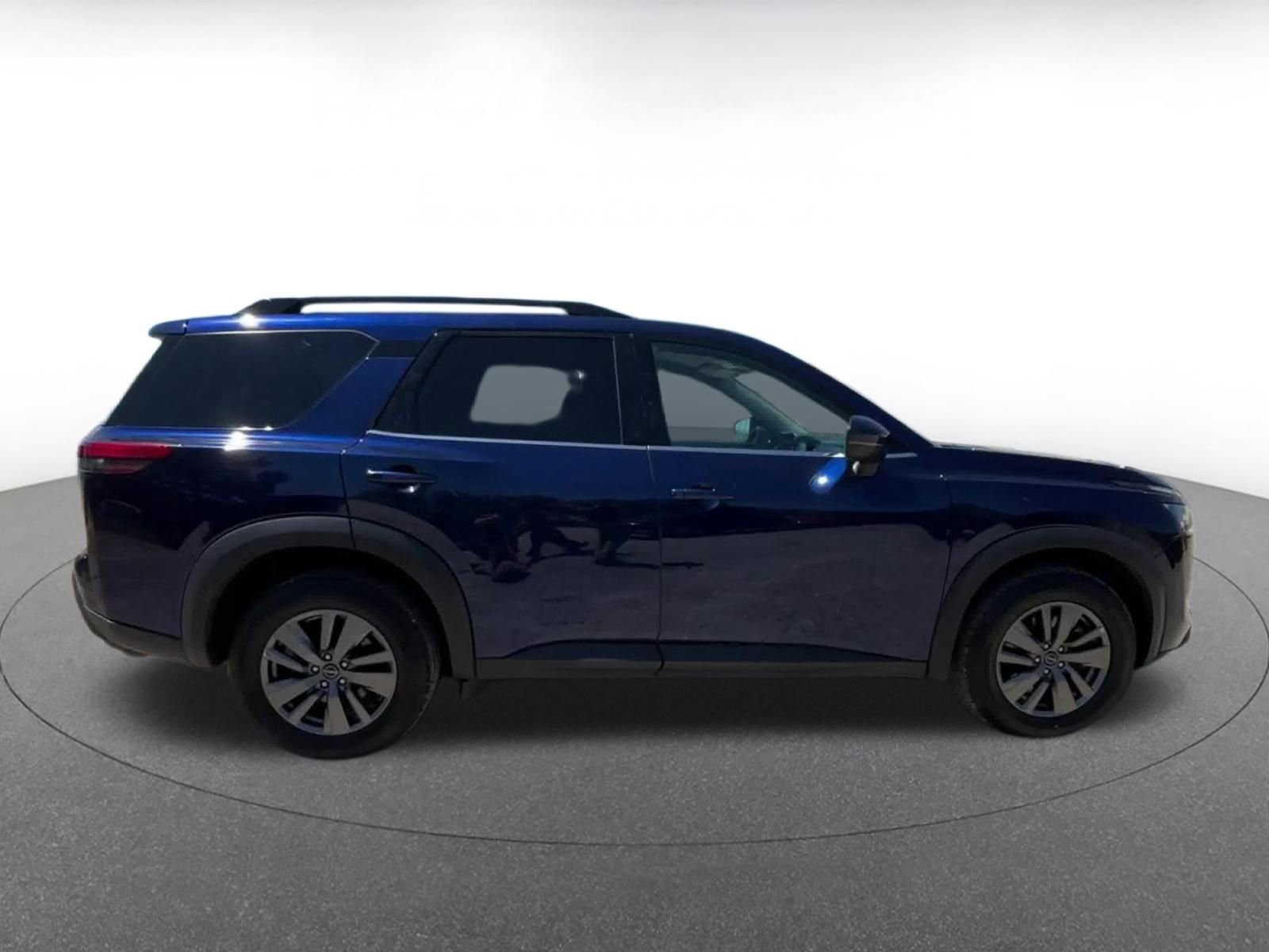 Used 2025 Nissan Pathfinder SV AWD/4WD image 16
